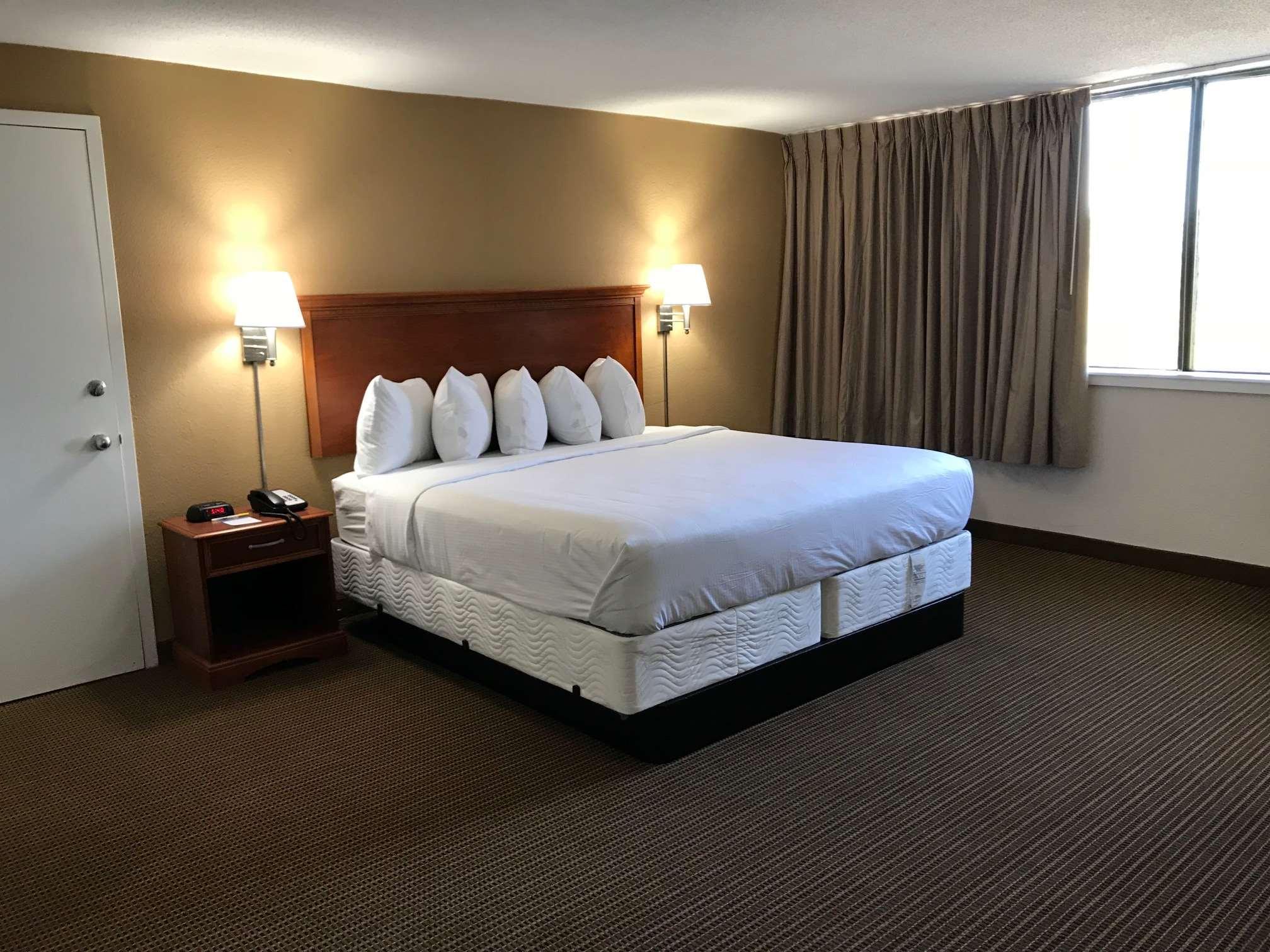 Days Inn & Suites By Wyndham Tallahassee Conf Center I-10 Eksteriør bilde