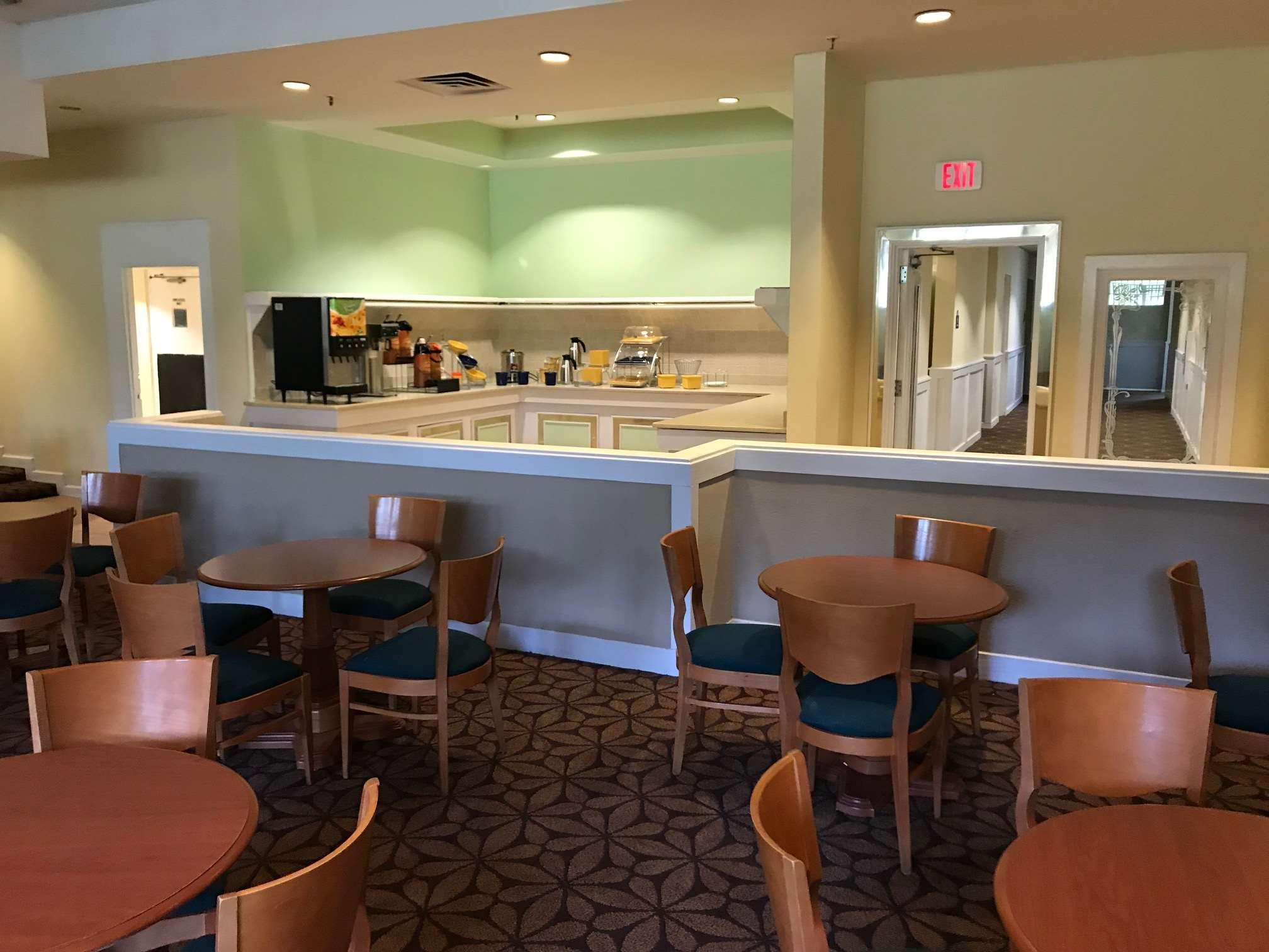 Days Inn & Suites By Wyndham Tallahassee Conf Center I-10 Eksteriør bilde