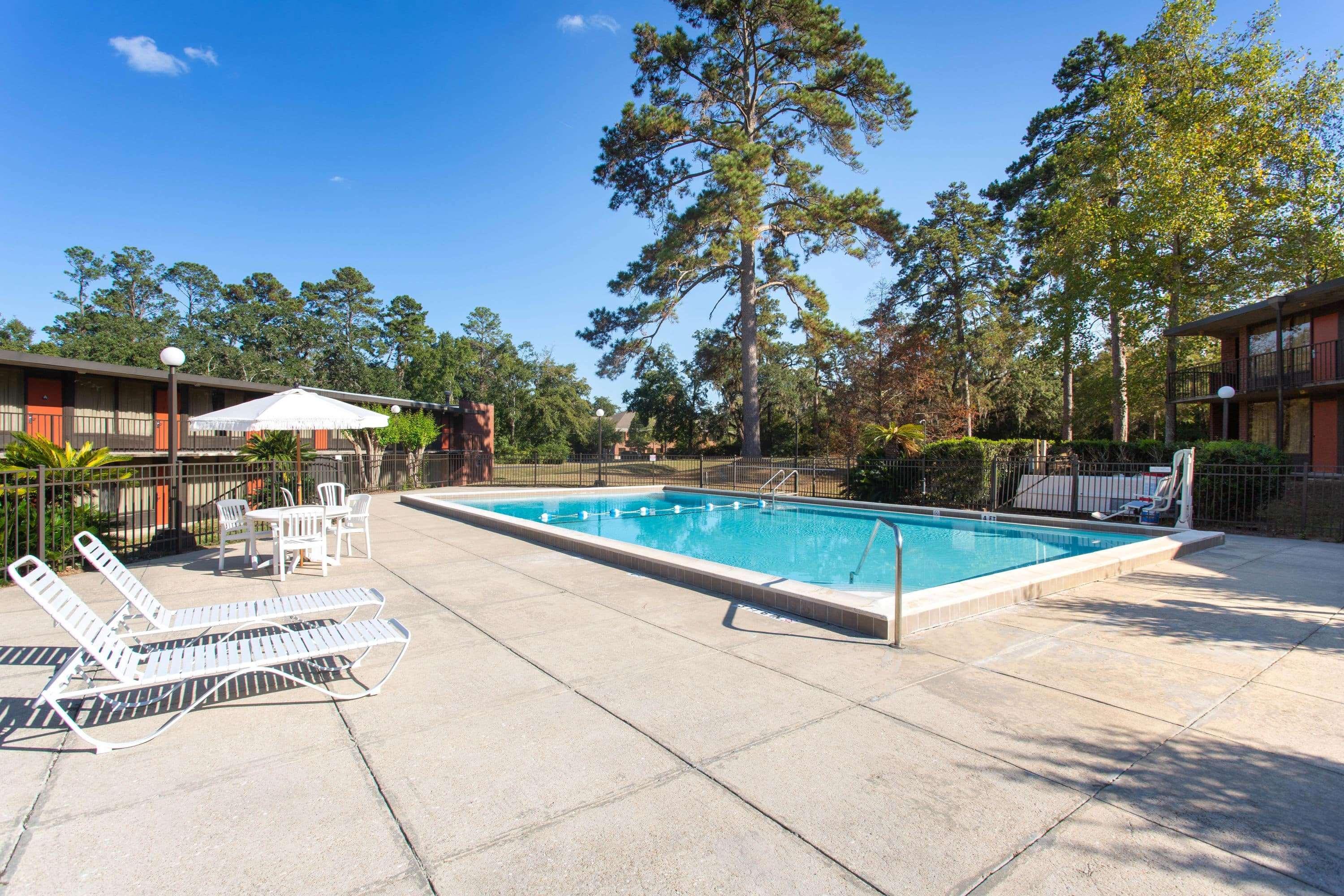 Days Inn & Suites By Wyndham Tallahassee Conf Center I-10 Eksteriør bilde