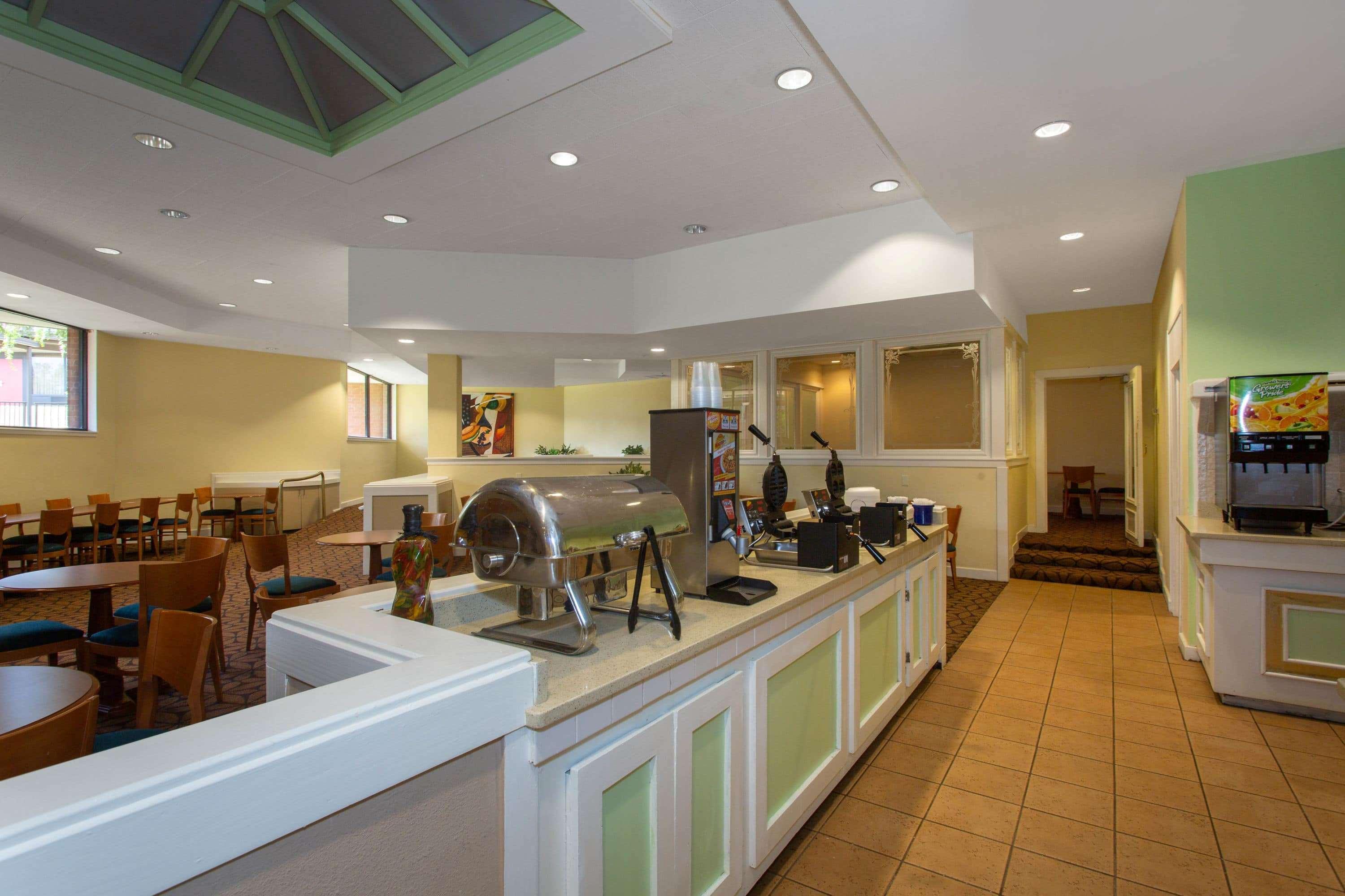 Days Inn & Suites By Wyndham Tallahassee Conf Center I-10 Eksteriør bilde