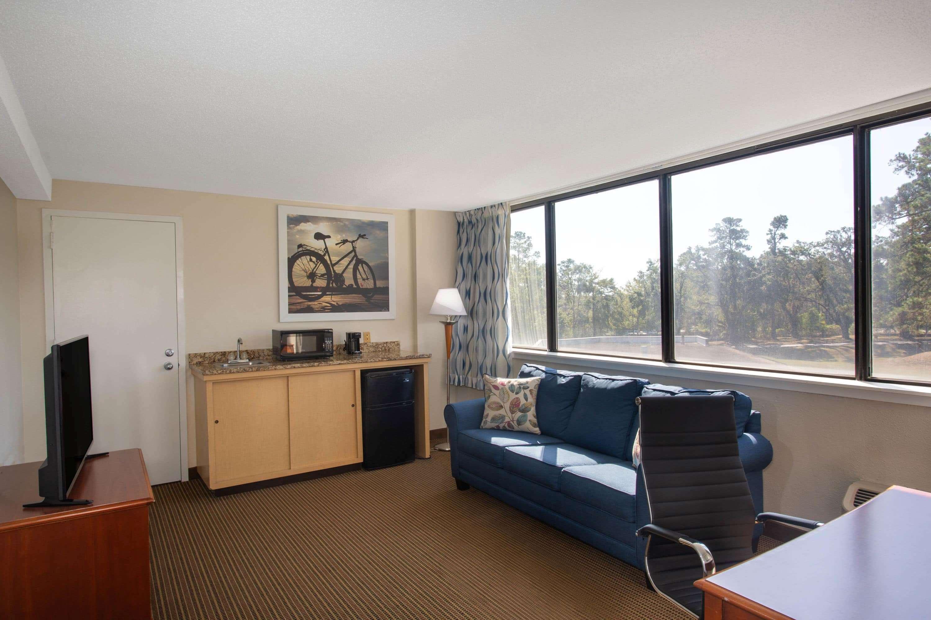 Days Inn & Suites By Wyndham Tallahassee Conf Center I-10 Eksteriør bilde
