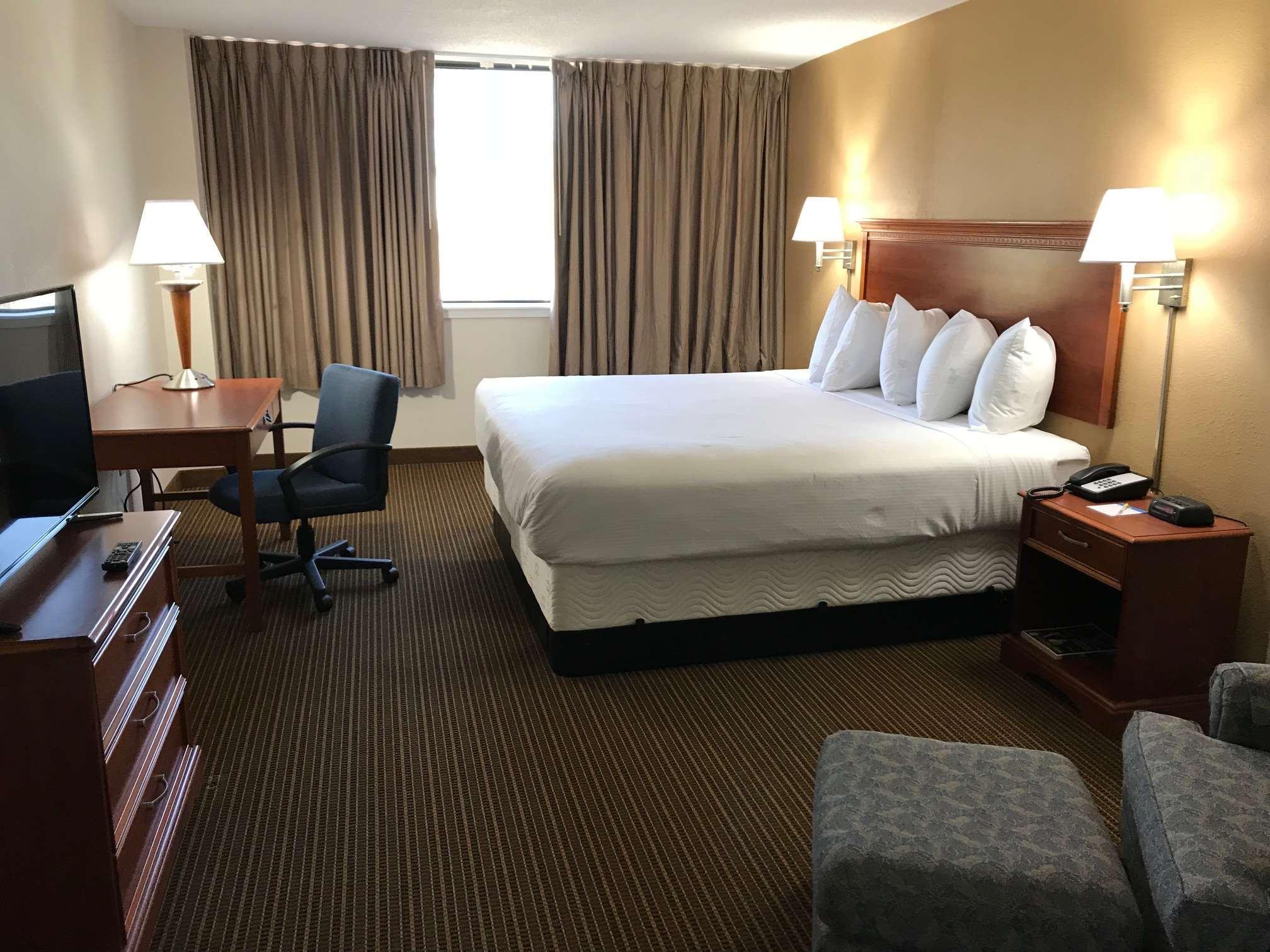 Days Inn & Suites By Wyndham Tallahassee Conf Center I-10 Eksteriør bilde