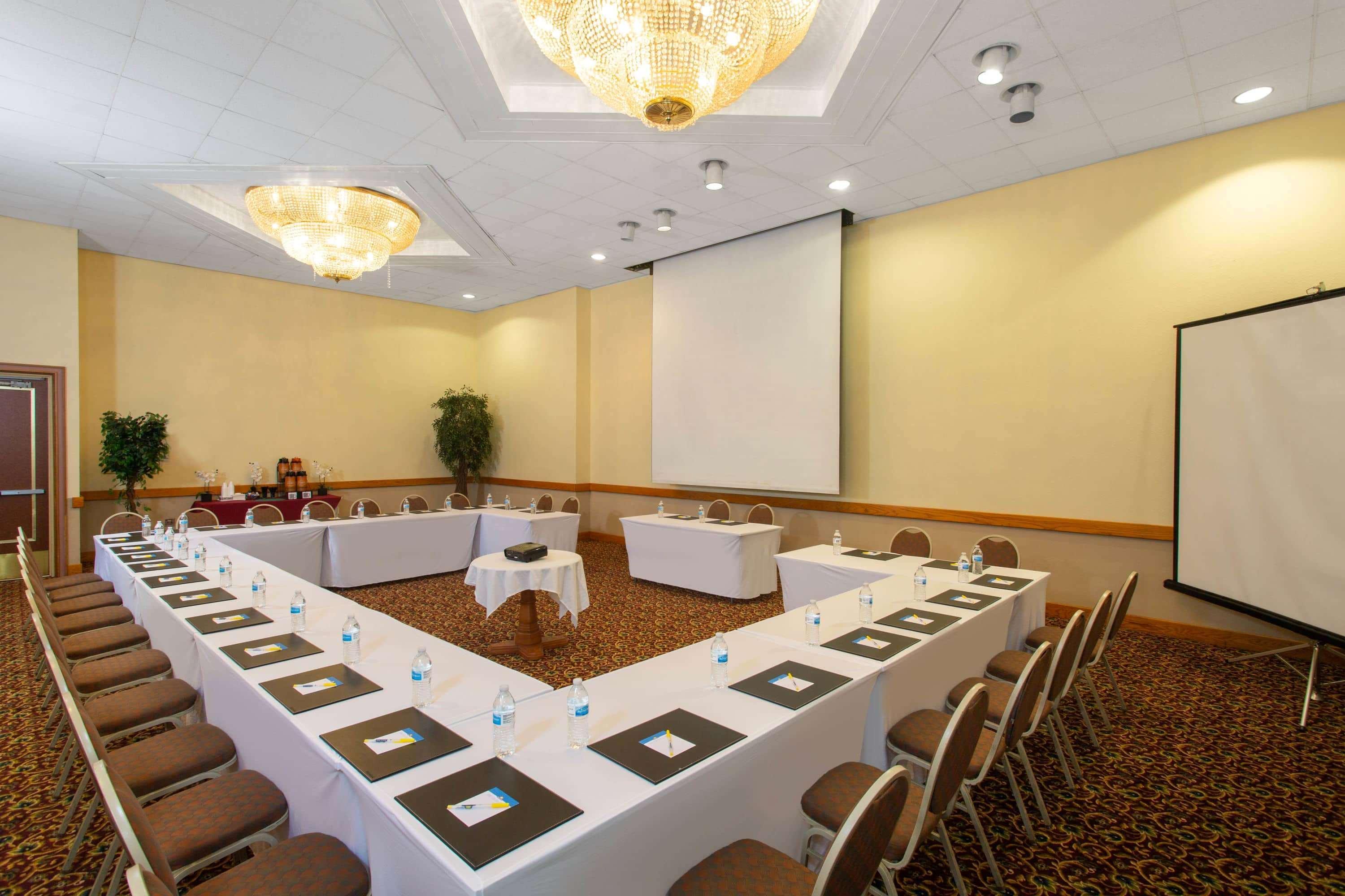 Days Inn & Suites By Wyndham Tallahassee Conf Center I-10 Eksteriør bilde