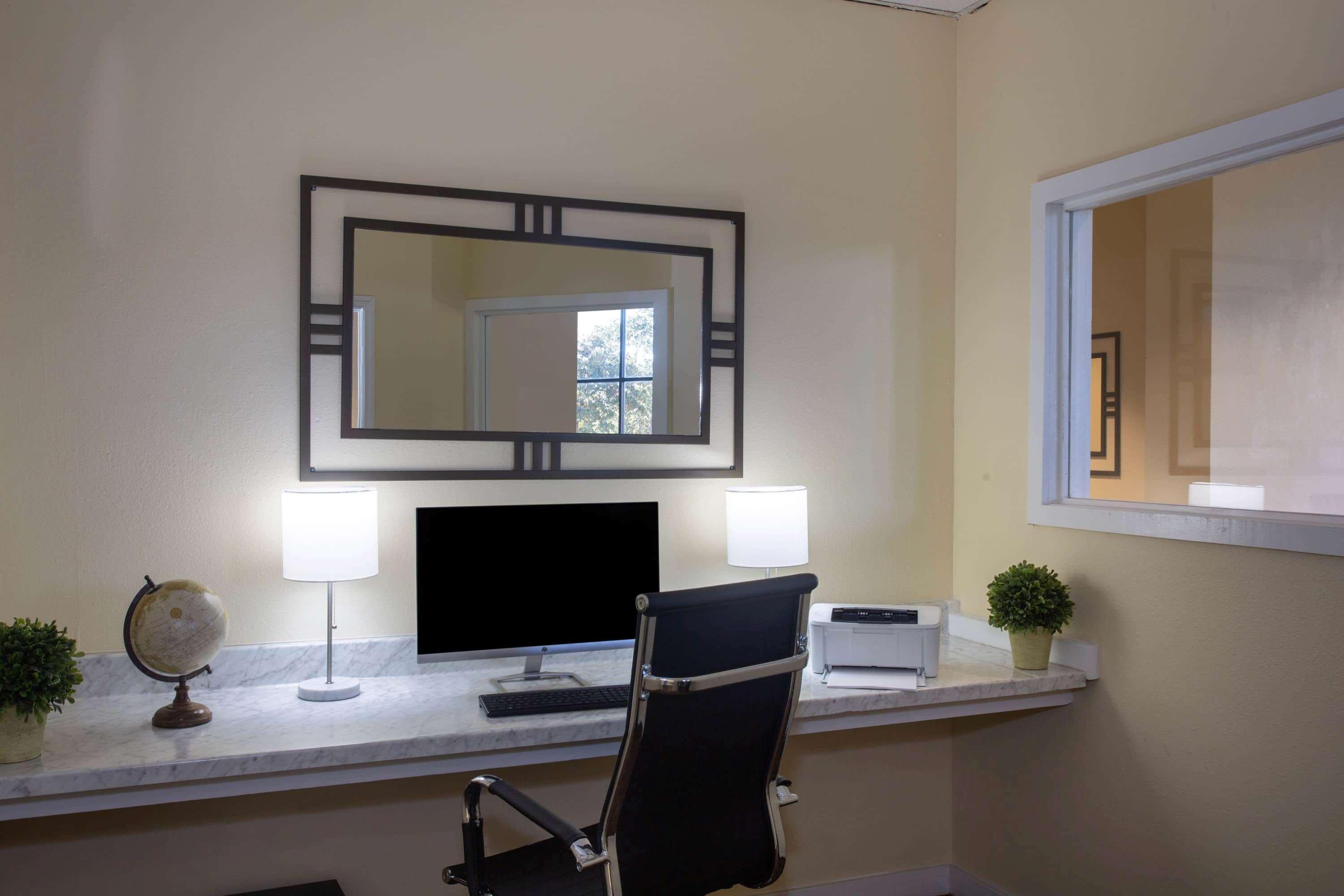 Days Inn & Suites By Wyndham Tallahassee Conf Center I-10 Eksteriør bilde