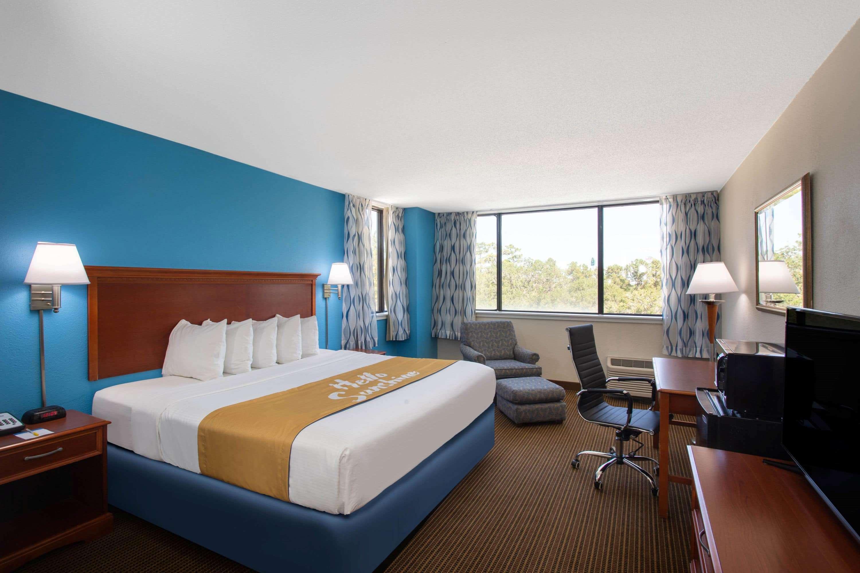 Days Inn & Suites By Wyndham Tallahassee Conf Center I-10 Eksteriør bilde