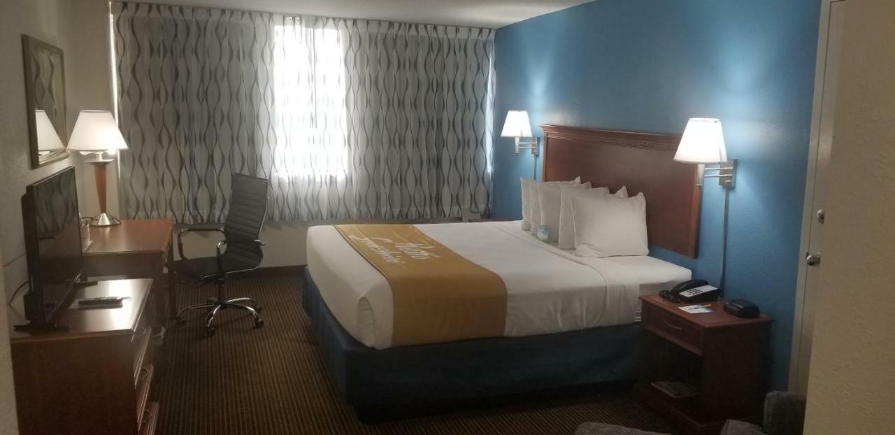 Days Inn & Suites By Wyndham Tallahassee Conf Center I-10 Eksteriør bilde