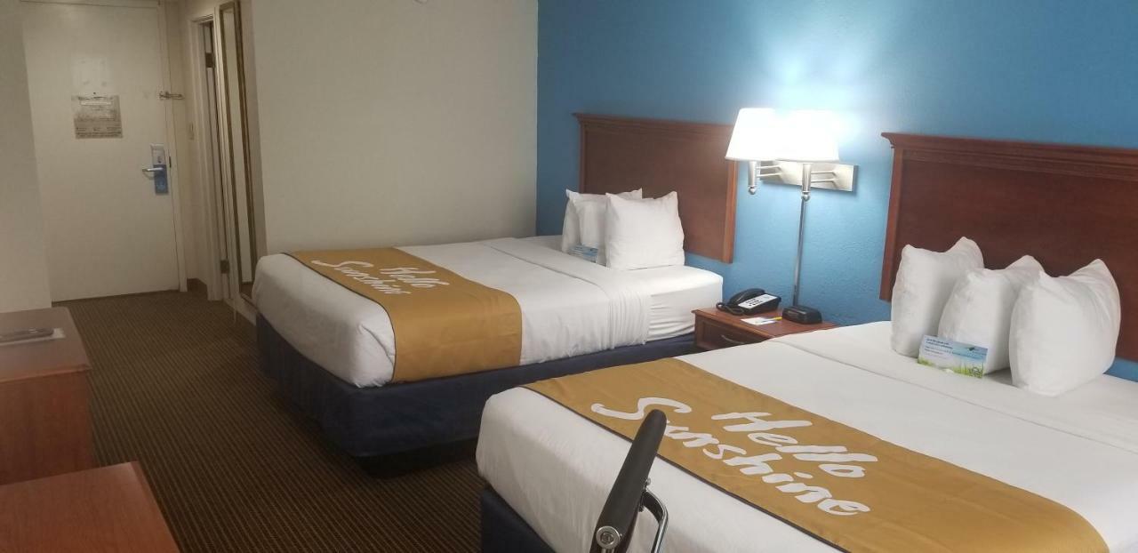 Days Inn & Suites By Wyndham Tallahassee Conf Center I-10 Eksteriør bilde
