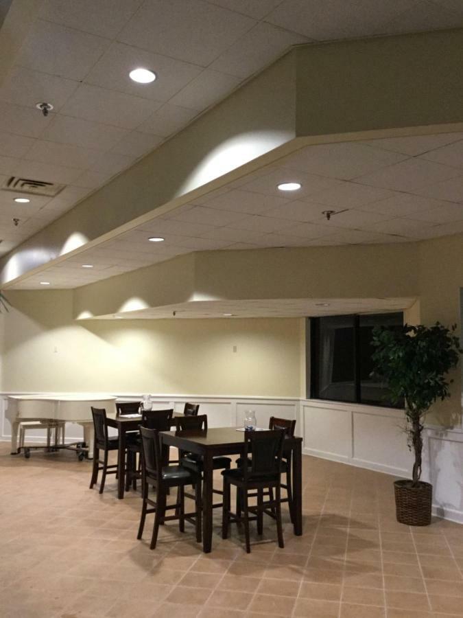 Days Inn & Suites By Wyndham Tallahassee Conf Center I-10 Eksteriør bilde