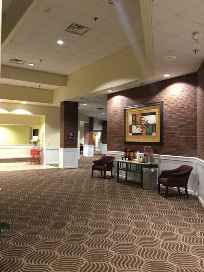 Days Inn & Suites By Wyndham Tallahassee Conf Center I-10 Eksteriør bilde