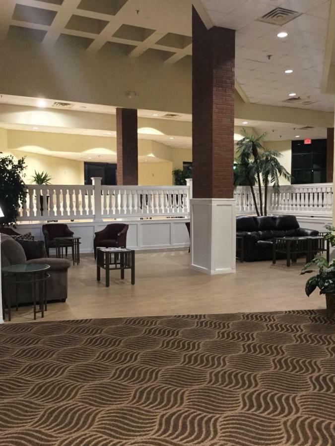 Days Inn & Suites By Wyndham Tallahassee Conf Center I-10 Eksteriør bilde