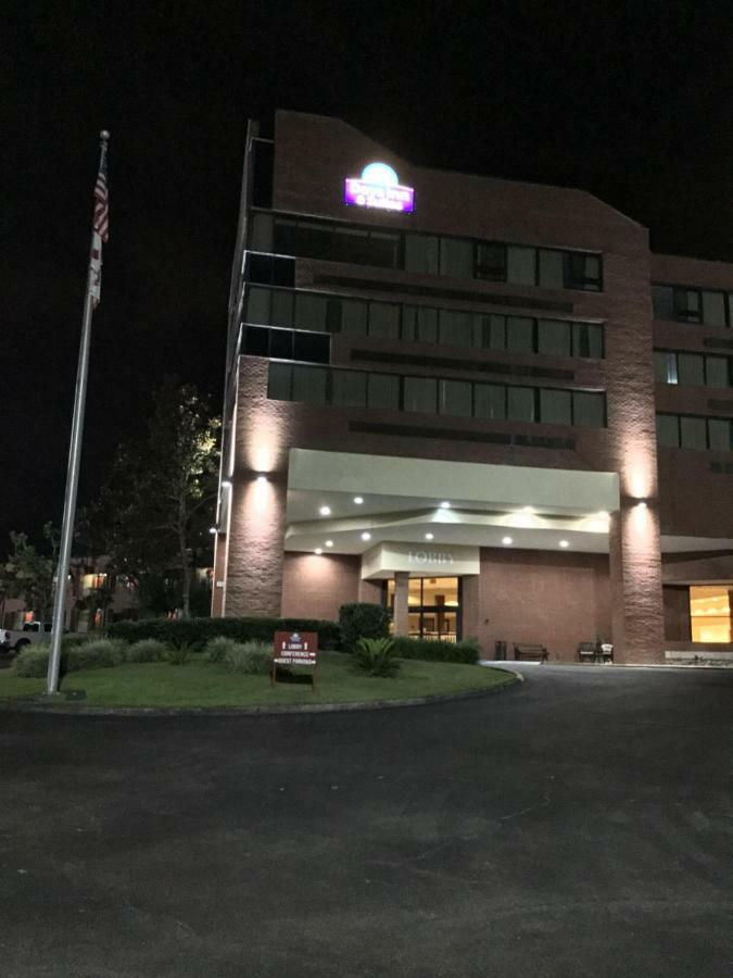 Days Inn & Suites By Wyndham Tallahassee Conf Center I-10 Eksteriør bilde